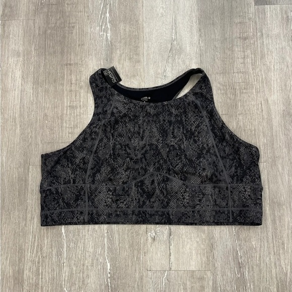 Torrid Snake Grey Low Impact Wireless Active Sports Bra - Size 30 - Picture 2 of 4